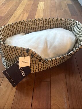 Safavieh Natural & Black Woven Pet Bed with Cream Cushion